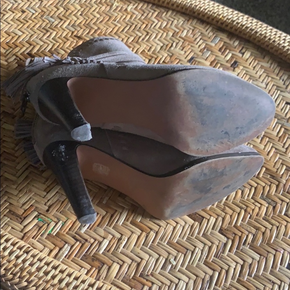 Size 7 tan Coach boots - Picture 4 of 5